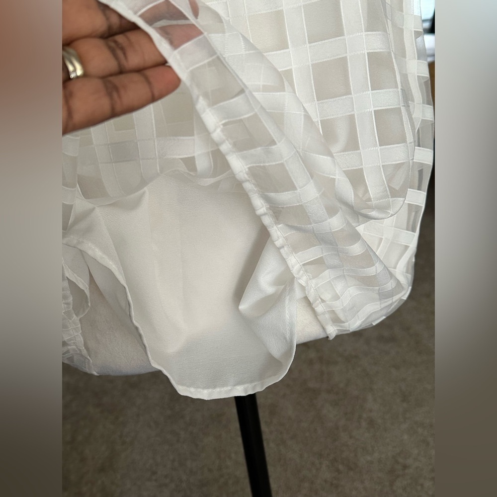 Entro White Gingham Check Blouse Ruffle Cap Sleeve Lined V-Neck Size Medium NWT - Picture 6 of 14